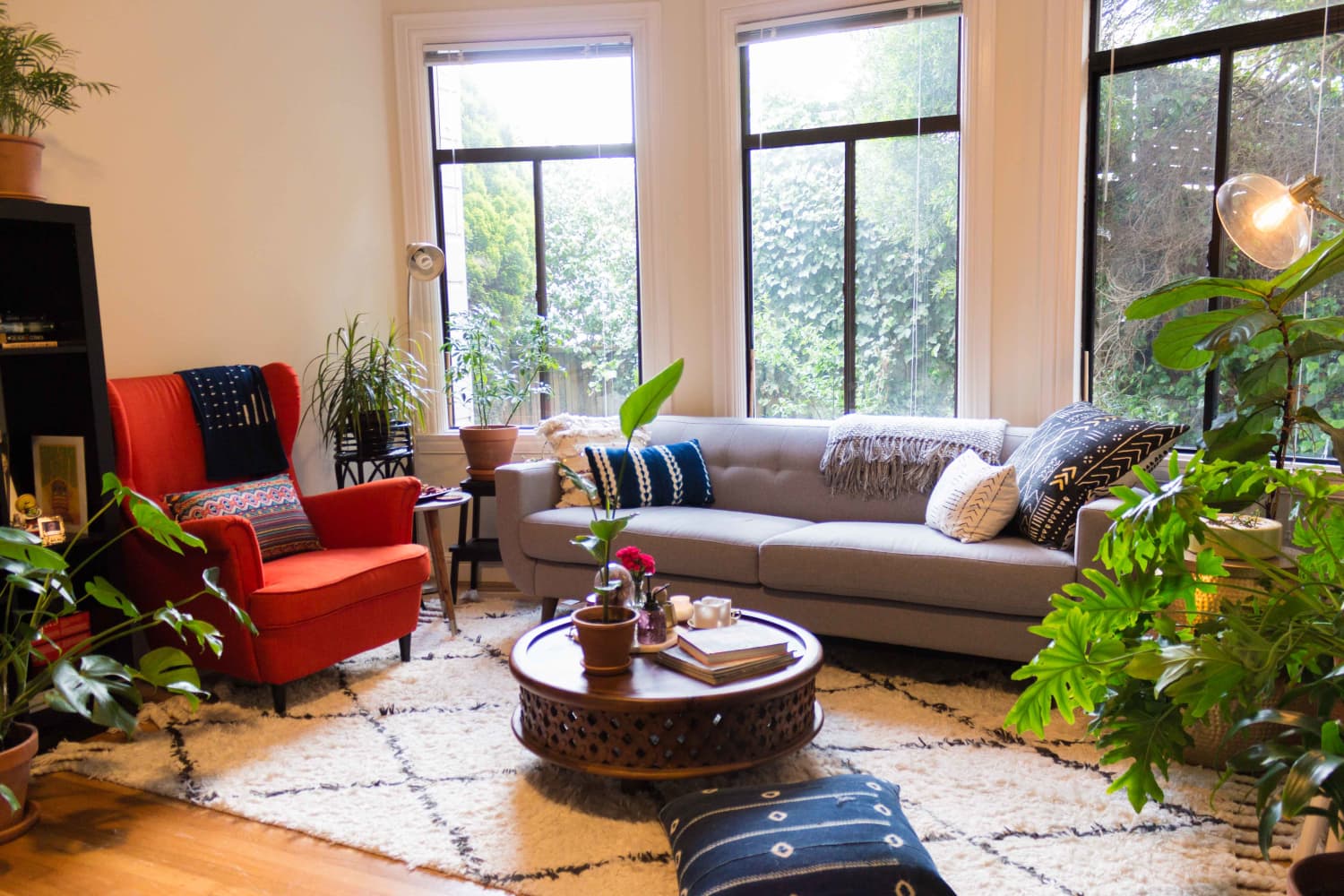 Studio Apartment Plant and Print Decor Inspiration Apartment Therapy